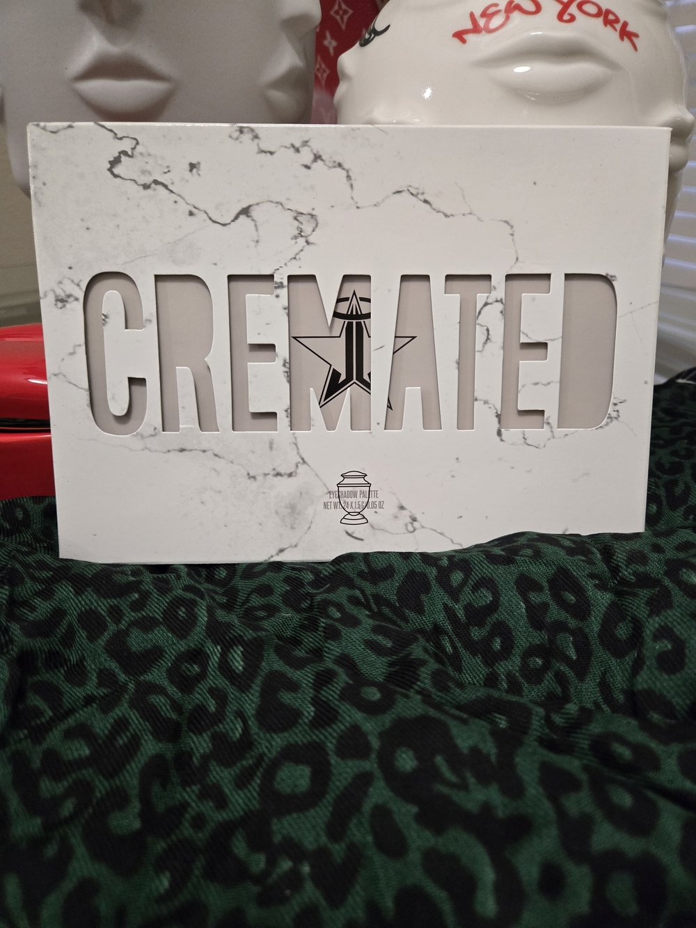 Jeffree Star Cremated Eyeshadow Palette - White Marble Packaging - Picture 12 of 16
